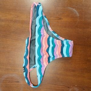 Jolyn XL Europe bottom Wavelength